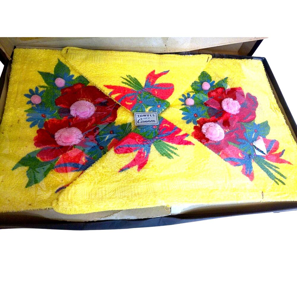 Vintage Mid-Century Cannon Towel Set Yellow 3D Sculpted Floral Appliques New Box